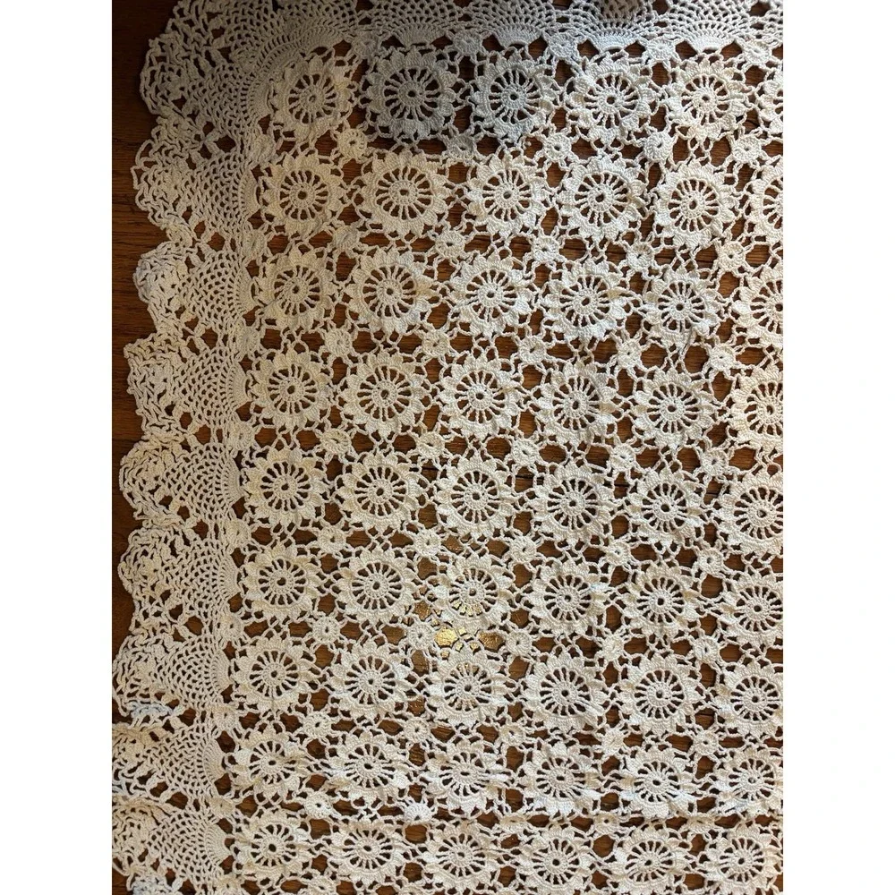 Vintage Handmade Crochet Tablecloth Daisy Wheel Pattern Cream 36x36 Scallop
